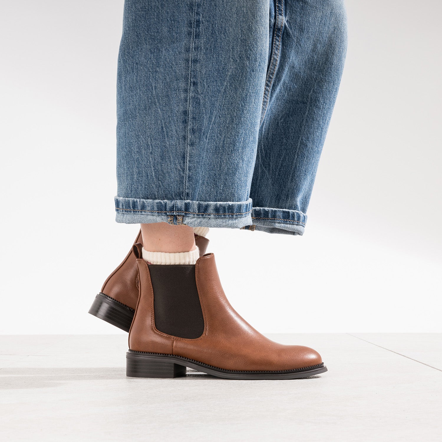 Boots newest snippy foulard texto