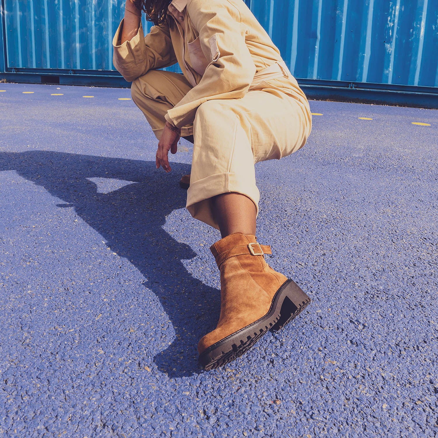 Eco designed camel boots with notched sole